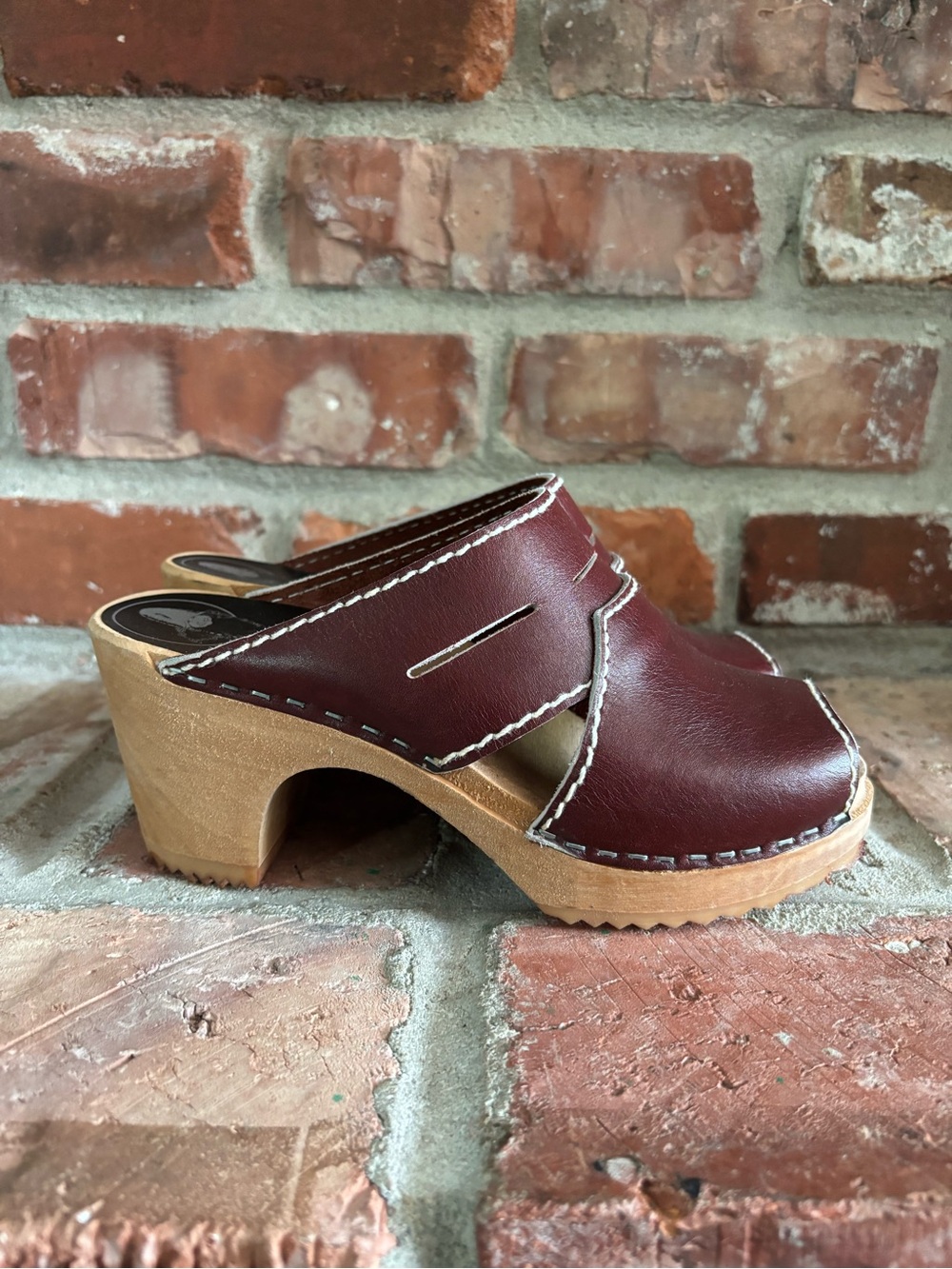 Trolls Burgundy Wooden Leather Open Toe Clogs Shoes, 35